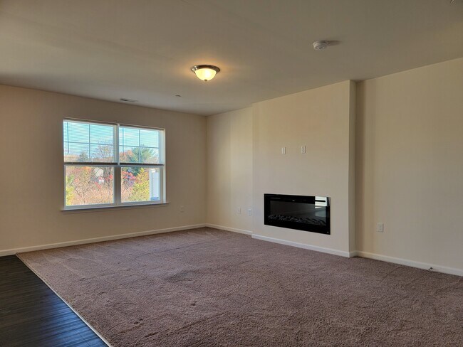 50 Rollins Ln