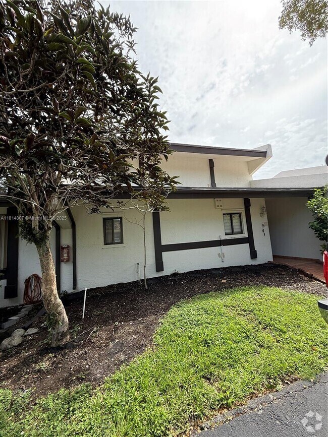 Building Photo - 541 NE 199th Ln Unit 2X Rental