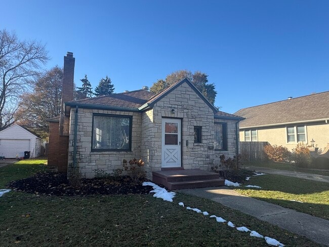 Building Photo - 7706 27th Ave