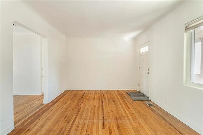 Photo - 1109 Lafayette Dr NE