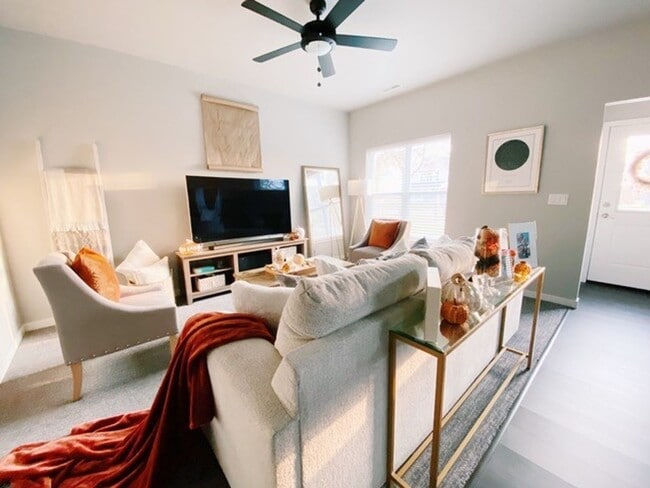 Photo - Ellis Flats Townhomes | Modern 3 Bedroom /...