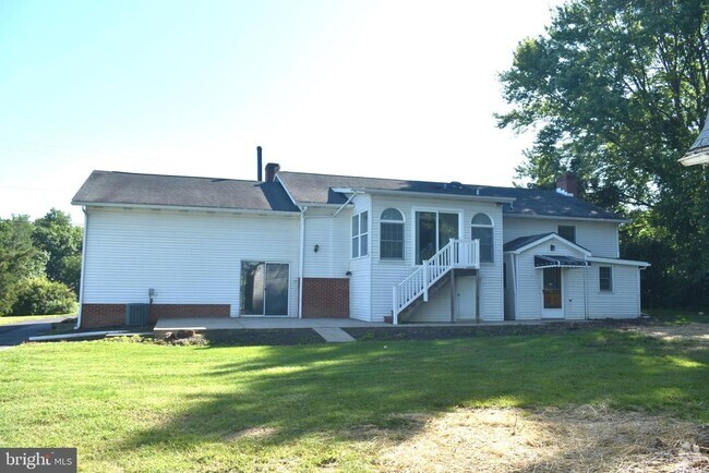 Building Photo - 6720 Fish Hatchery Rd Rental