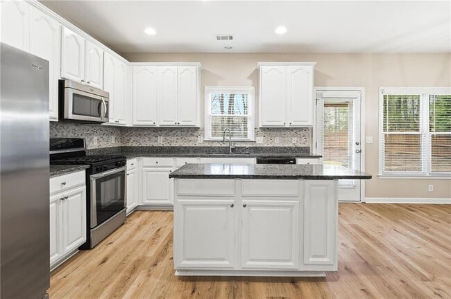 Photo - 113 Greenbrier Way