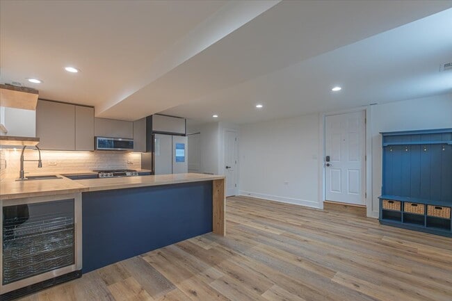 Photo - 1732 W Beach Ave