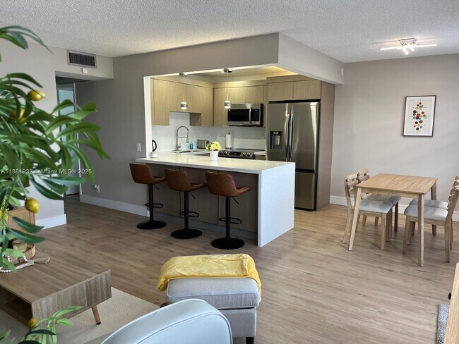 Photo - 13255 SW 9th Ct Unidad 312G