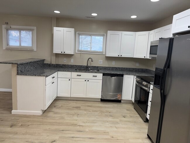 Photo - 901 Haledon Rd