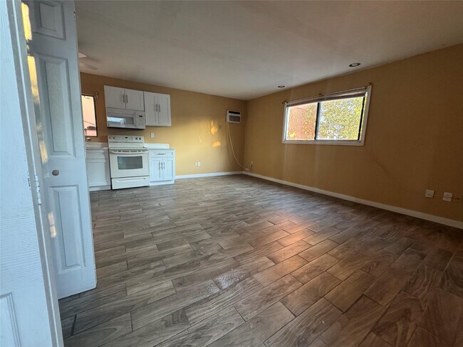 Photo - 2131 Lincoln St Unidad A