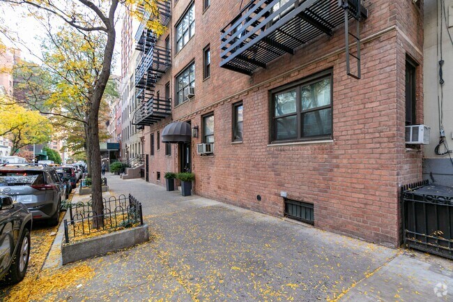 Photo - 208 E 70th St