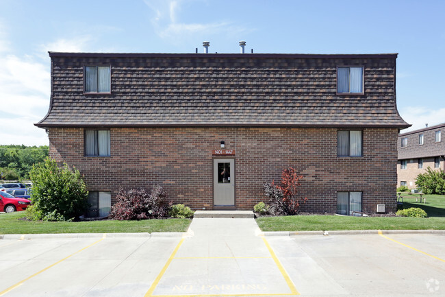 Park Place Apts | University of Iowa | Off-Campus Housing Search