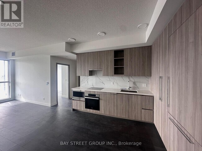 Photo - 27 McMahon Dr Unit 3206