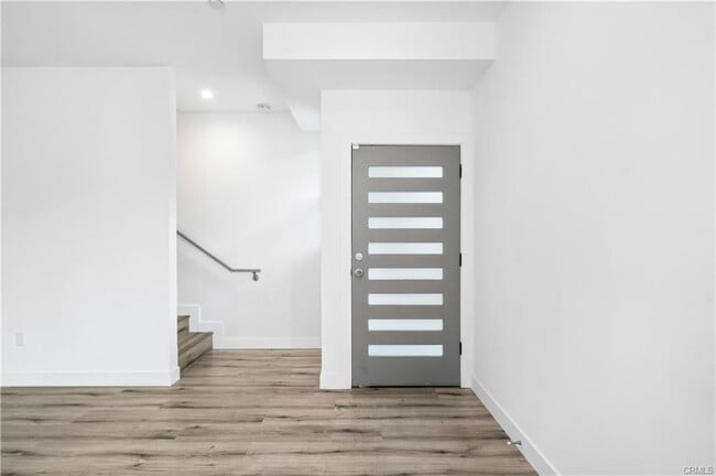 Photo - 10857 Morrison St