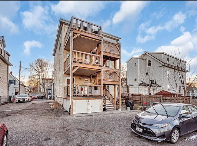 Building Photo - 8 Duke St Unit 2 Rental