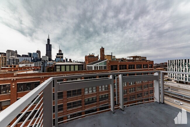 Photo - 933 W Van Buren St Unit 902