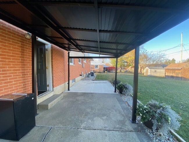 Photo - Welcome to this charming 3-bedroom, 1-bathroom home located in the heart of Springfield, OH+