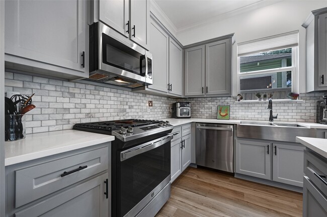 Building Photo - 7318 Avenue L Rental
