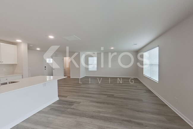 Photo - 135 Overstreet Way