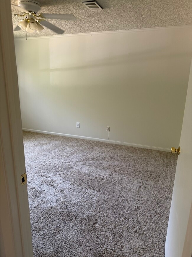 Photo - 2200 Holmes St