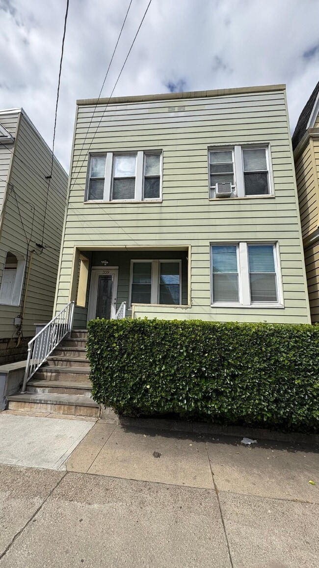 Building Photo - 339 Danforth Ave Unit 1F