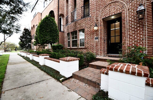 Photo - 709 Delano St