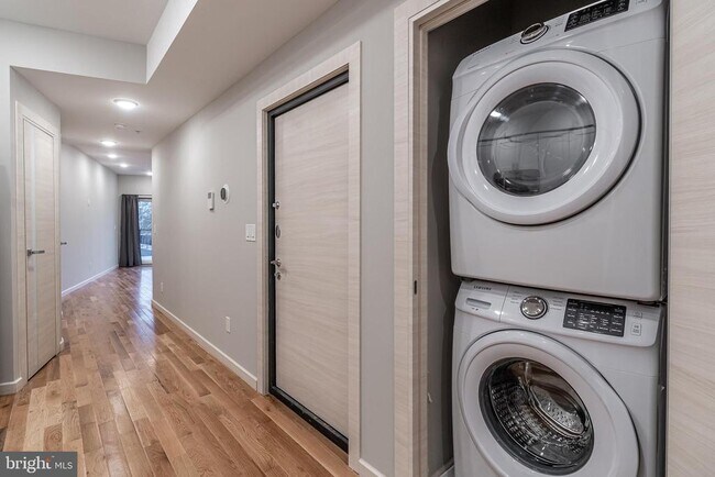 Photo - 2045 N College Ave Unidad B