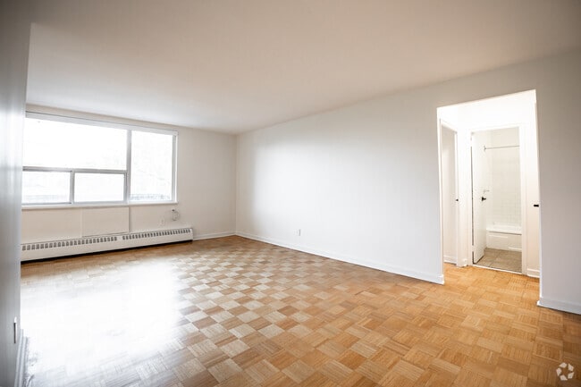 1 BR, 1 BA - Living Room - 1017 Woodbine