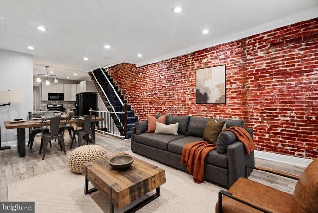 Photo - 2238 Oakford St