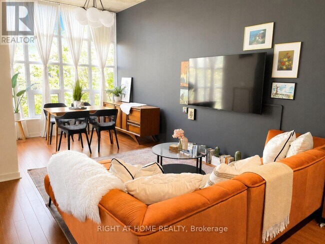 Photo - 19 Brant St Unit 605