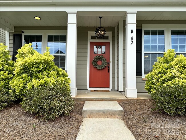 Photo - 8102 Kalson St