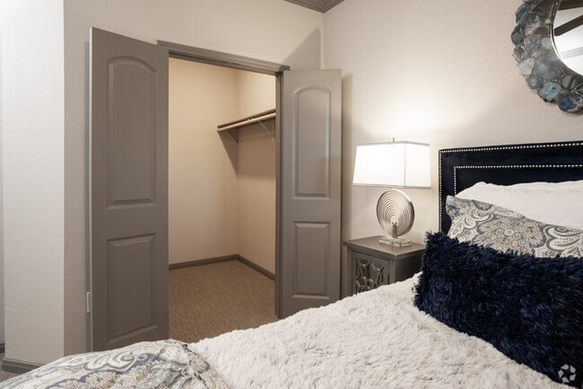 1BR, 1BA - 778SF