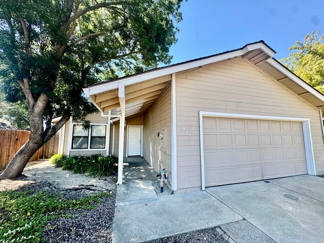 Three Bedroom, Two Bath Home in Citrus Hei... - Three Bedroom, Two Bath Home in Citrus Hei...