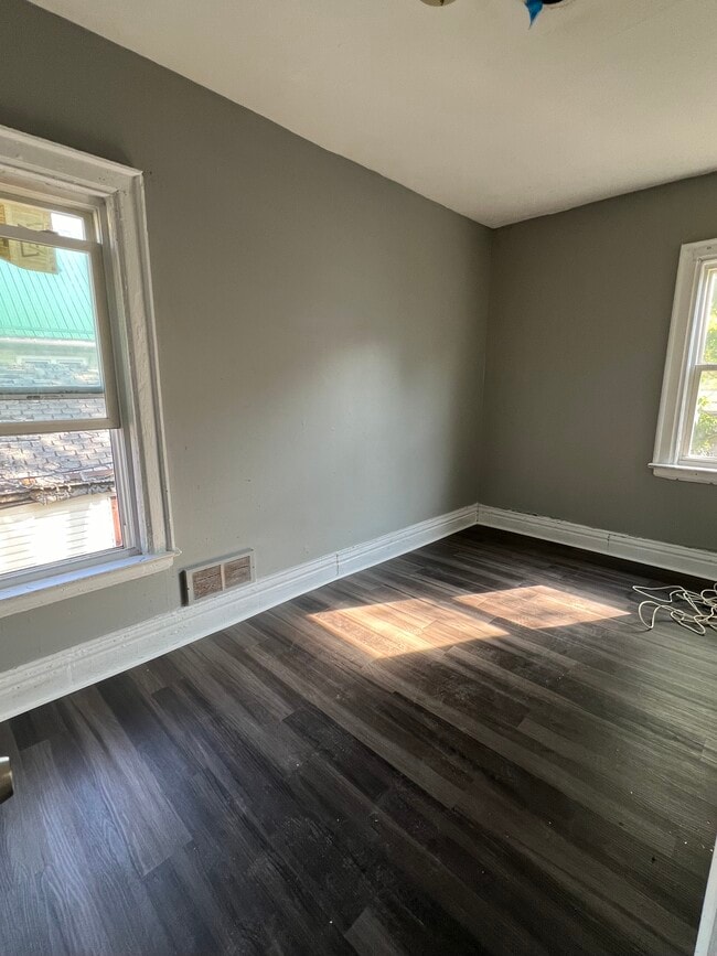 Photo - 39 Barry Pl Unit 2