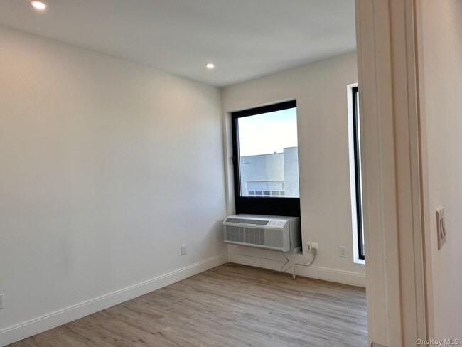 Photo - 362 W Merrick Rd Unit 201