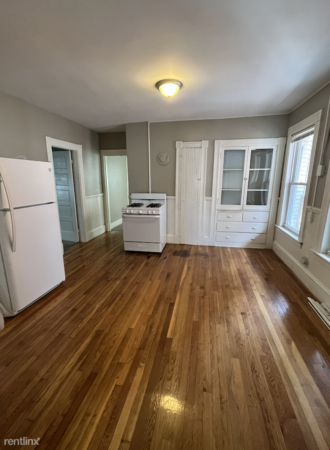 4 br, 1 bath Triplex - 144 Pearl Street 3 - 4 br, 1 bath Triplex - 144 Pearl Street 3 Rental