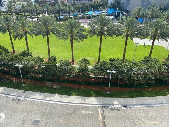 Photo - 19370 Collins Ave Unidad 625