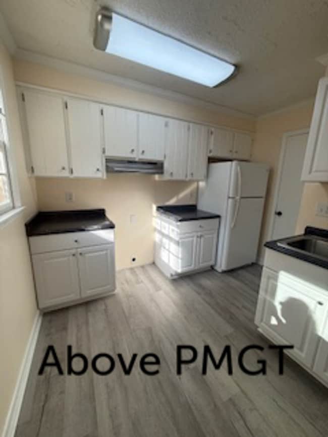 Photo - E Blackstock Rd-11 Unit Townhome