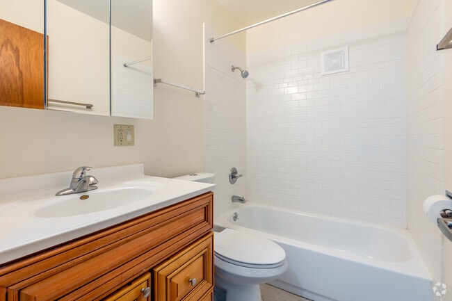 2BR, 1BA - 750SF - Bathroom
