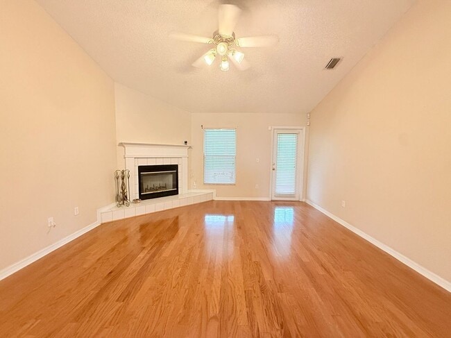 Photo - 778 Hamm St NW
