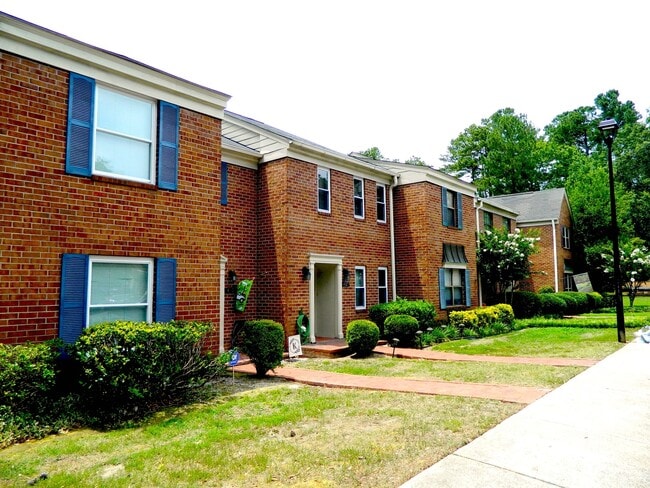 Photo - 407 Folkstone Cir