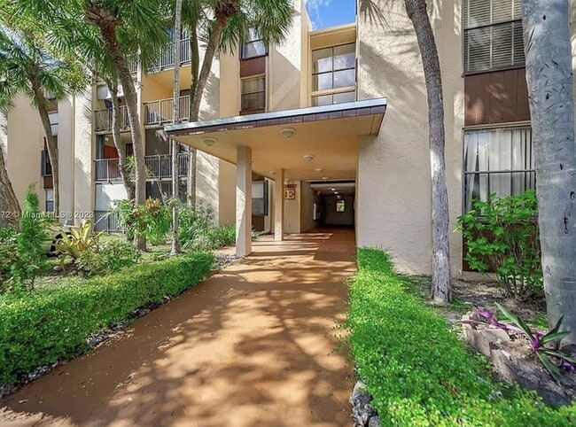 Building Photo - 14211 SW 88th St Unit E110