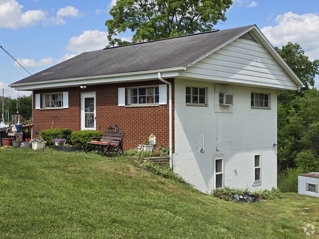 Building Photo - 7914 Hall Ridge Rd Unit 7916 Rental