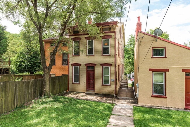 Building Photo - 111 Gage St Unit 2