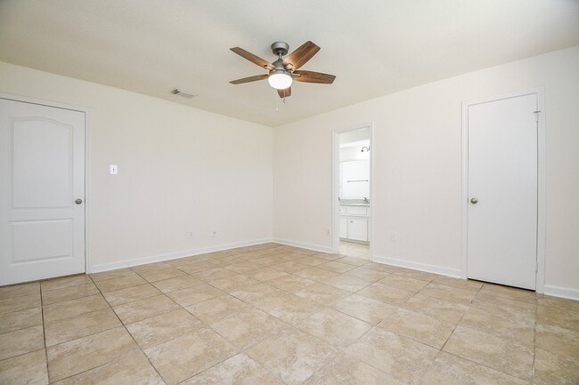 Photo - 18754 Wood Glen Ln