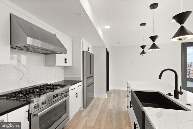 Photo - 701 N Henry St Unit 418