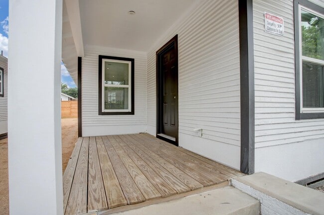 Photo - 6109 N Main St