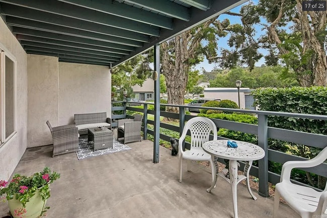 Photo - 1498 Gustavo St