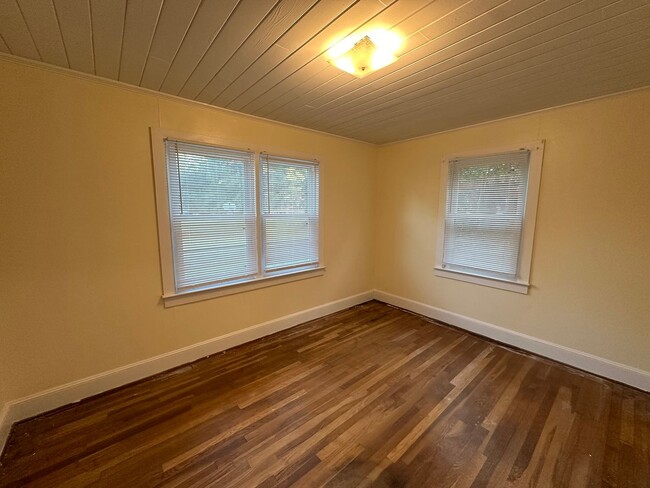 Photo - Your Slice of Serenity : Country Charm Awa...