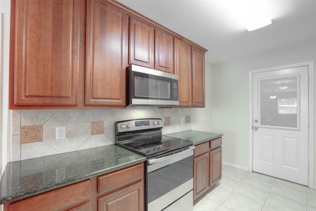 Building Photo - 11905 Algonquin Dr Unit 1 Rental