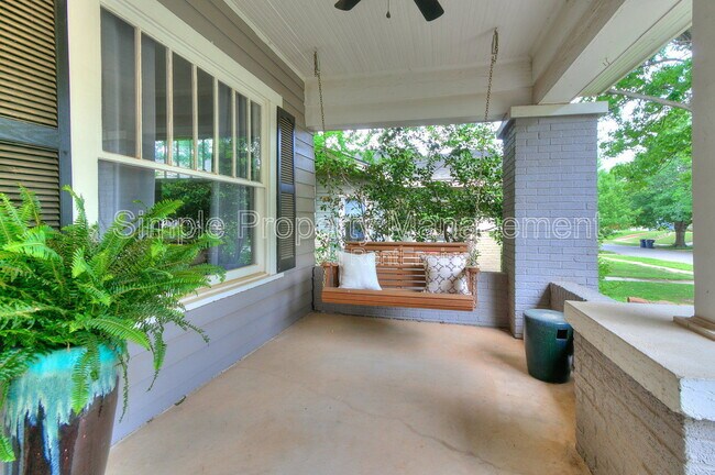 223 NW 21st St
