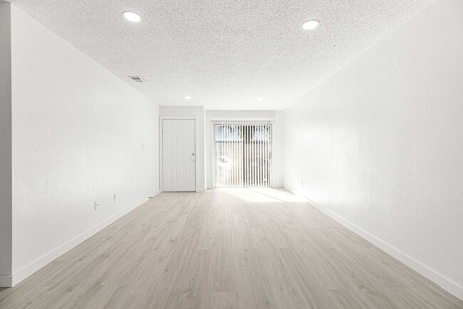 Photo - 2955 SE 53rd Ct Unidad C