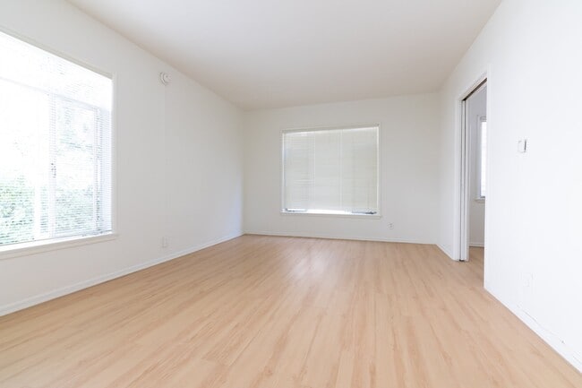 Photo - 729 Gayley Ave Unidad 302